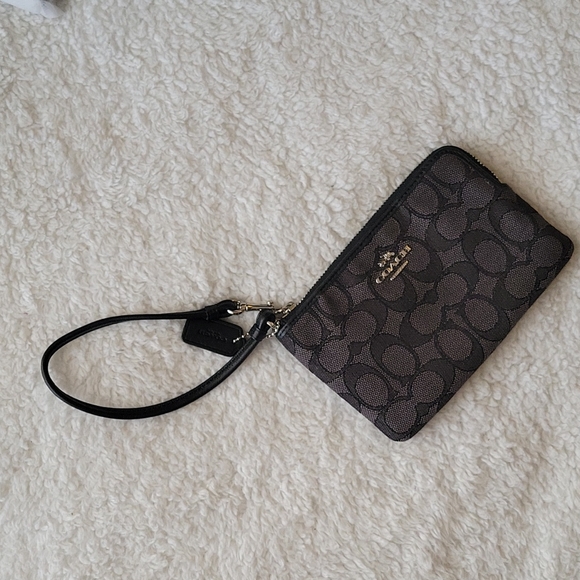 Coach Handbags - Coach Wristlet